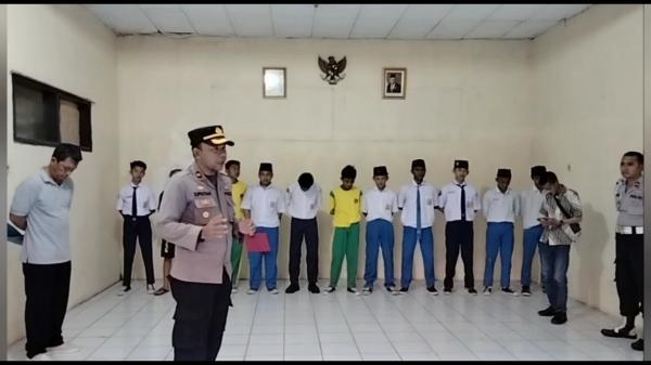 Viral! Pelajar SMP di Subang Terlibat Tawuran di Ruang Terbuka, Ternyata ini Penyebabnya