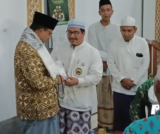 Kunjungi Pesantren Ribath Nurul Anwar, Anies Dapat Sorban Putih Simbol Kewibawaan
