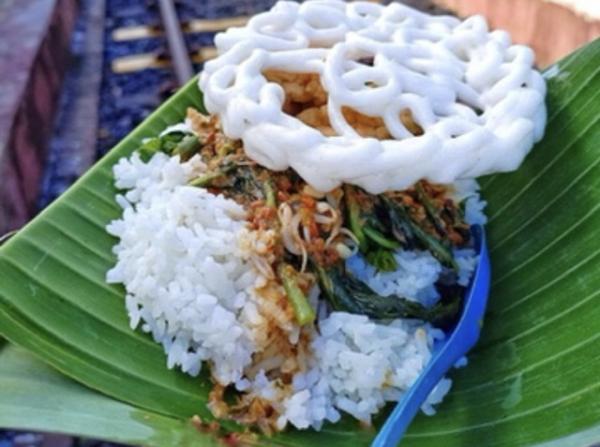 Pecel Pincuk Makanan Legendaris Khas Jember