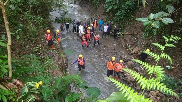 Satu Korban Jembatan Ambruk di Cibalong Tasikmalaya Belum Ditemukan, Tim SAR Lanjutkan Pencarian