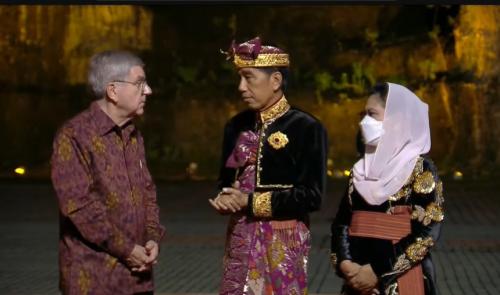 Berpakaian Payas Agung, Presiden Jokowi dan Ibu Iriana Hadiri Welcoming Dinner of G20 Summit