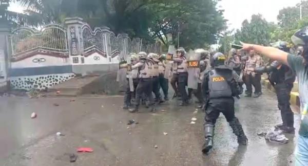 Video :Demo Mahasiswa Tolak KTT G20 di Jayapura Berujung Ricuh, 7 Orang Ditangkap,  3 Polisi Terluka