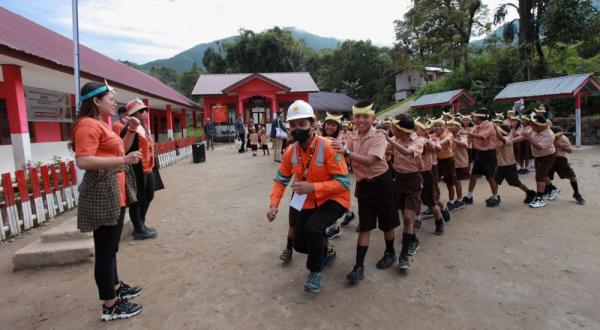Peduli Pendidikan, Para Pemuda Bangun Mimpi Anak-anak di Baruppu Toraja Utara