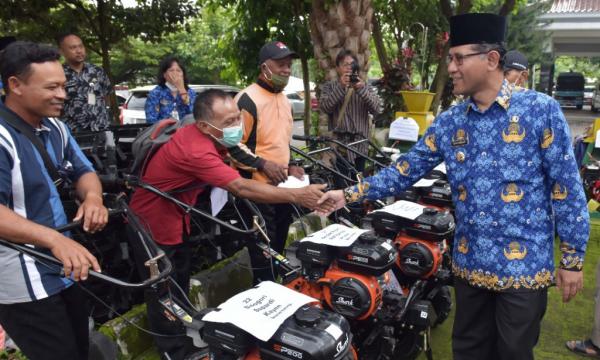 Puluhan Kelompok Tani Tembakau Boyolali Terima Bantuan Alsintan