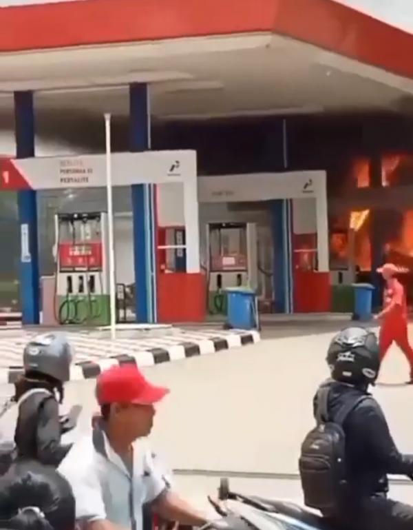SPBU di Tenjo Bogor Terbakar Diduga dari Angkot yang Isi BBM, Warga Panik Berlarian