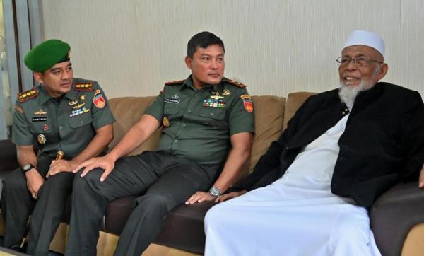 Abu Bakar Ba'asyir Dikunjungi Pangdam IV/Diponegoro di Ponpes Ngruki, Sinergi TNI AD dan Ulama?