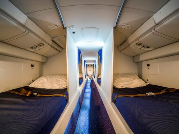 Intip Ruang Rahasia Tidur Pilot dan Pramugari di Pesawat saat Perjalanan Jauh