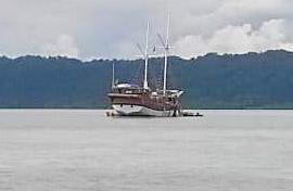 Breaking News! Bawa Wisatawan Mancanegara, Kapal Wisata LoB Leyla Kandas di Perairan Raja Ampat