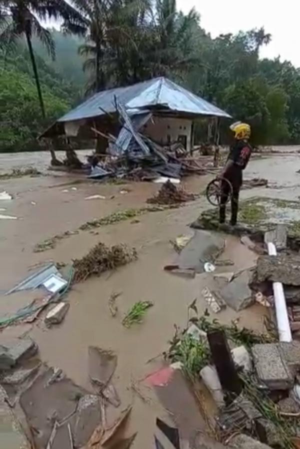Puluhan Rumah di Desa Salutambung Rusak dan Hanyut Disapu Banjir Bandang