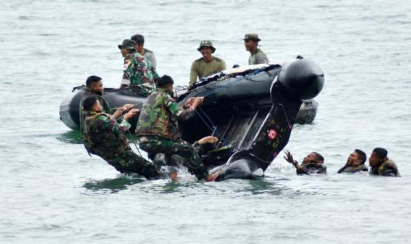 Penuh Semangat, Menart 2 Marinir Berlatih Eksersisi Perahu Karet