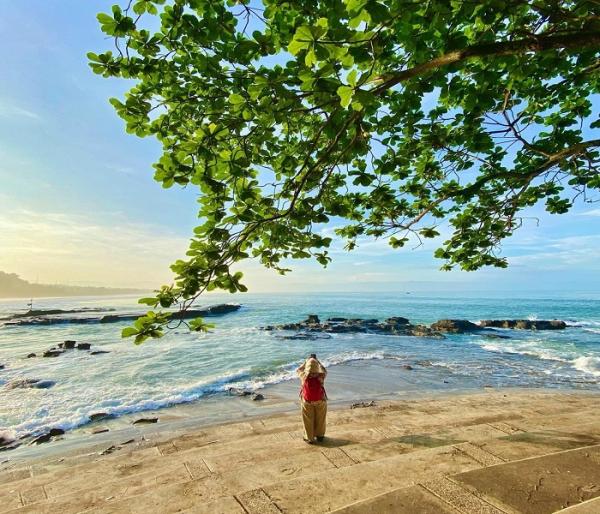 6 Rekomendasi Wisata Pantai Sukabumi dengan Panorama yang Memukau