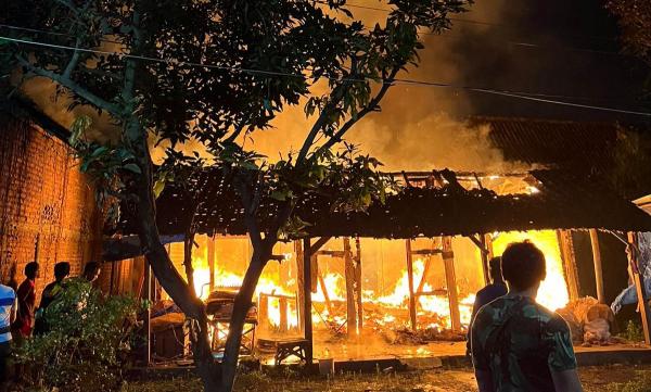 Kebakaran Hanguskan Rumah Pedagang Gorengan di Ponorogo