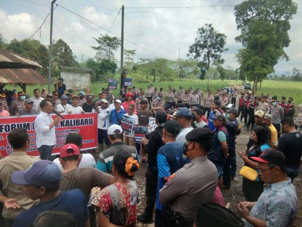 Ratusan Warga Terdampak Banjir Kalibaru, Demo PTPN XII Jatirono, Banyuwangi