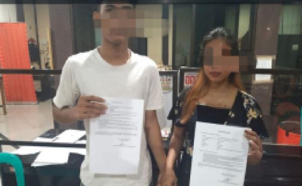Tak Terpisahkan! Pasangan Mesum usai Bersetubuh Digelandang Polisi Masih Gandeng Tangan