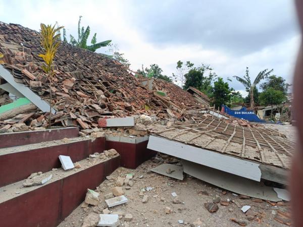 Bruk! Gempa Guncang Cianjur, Rumah Warga Sukabumi Ambruk