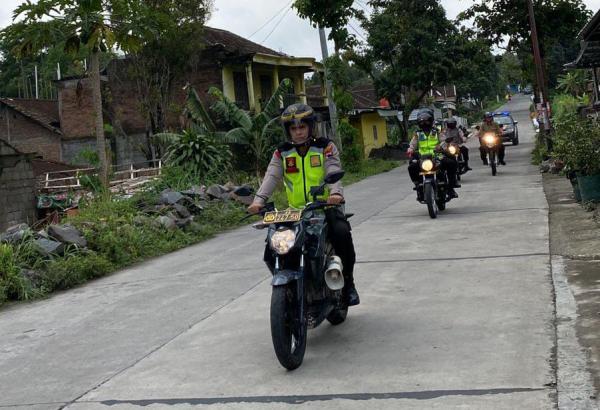 Kapolres Boyolali Patroli Naik Sepeda Motor Sambangi Desa Peserta Pilkades