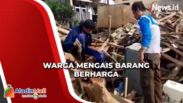 Pasca Gempa Cianjur, Warga Selamatkan Barang Berharga di Reruntuhan