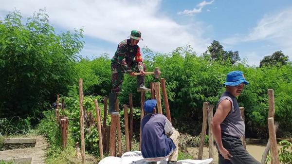 Pasca Tanggul Sungai Pemali Jebol, Warga Gotong Royong Perbaikan Darurat