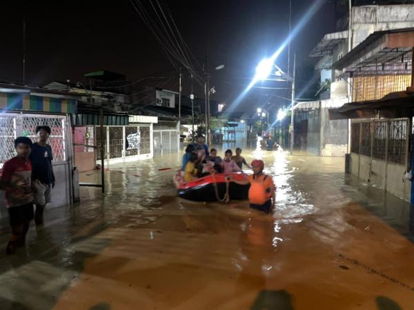 Dini Hari Lakukan Evakuasi, Pemko Medan Siaga Bantu Warga Hadapi Luapan Sungai Deli