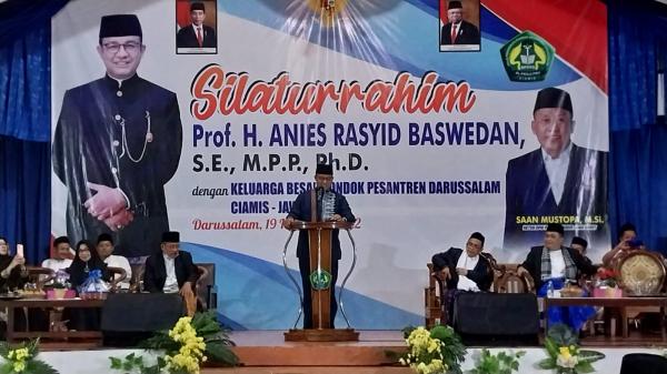 Lagu Anies Baswedan untuk Indonesia Karya KH. Fadlil Yani Ainusyamsi Menggema di Ponpes Darussalam