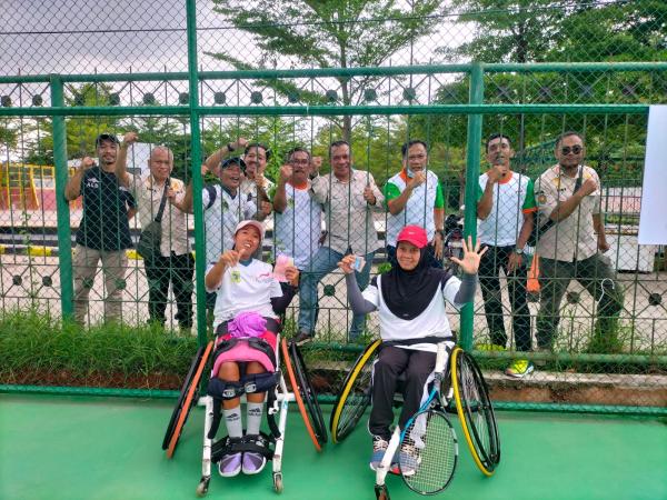 Tim Tenis Kursi Roda Kabupaten Bogor  Sabet Emas Beregu Putri Peparda Jabar 2022