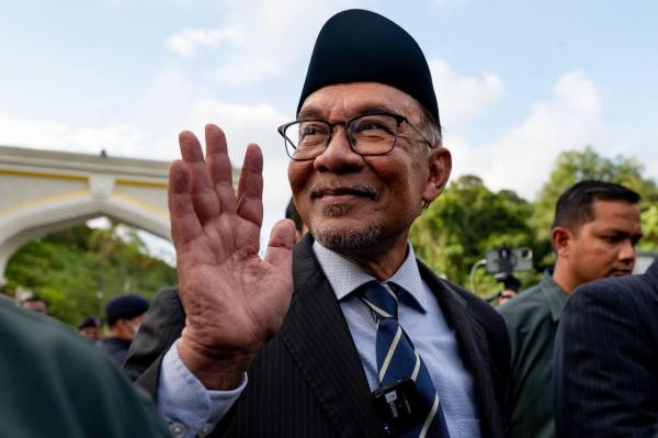PM Malaysia Anwar Ibrahim Tolak Terima Gaji, Kini Enggan Pakai Mercedes Benz Senilai Rp6,6 Miliar