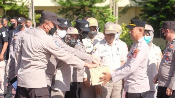 Personel Polda Sultra Salurkan Bantuan untuk Korban Gempa Cianjur
