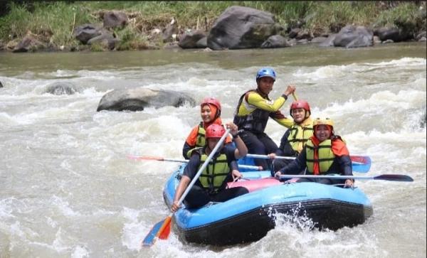 Bersyukur Raih Akreditasi A, SD di Banyudono Boyolali Ajak TK Paud Rafting di Sungai Elo Magelang