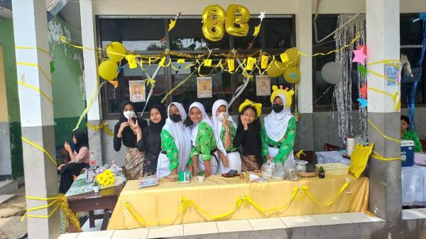 Pelajar SMPN 1 Karawang Olah Kreativitas di Bidang Kuliner di Hari Guru Nasional
