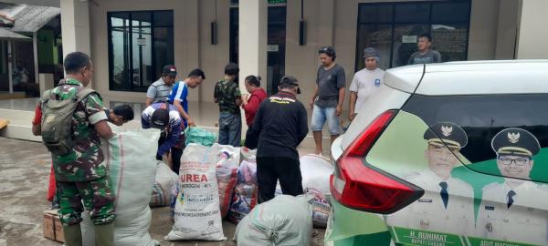 DKM Al Ikhlas dan Jurnalis di Pantura Subang Kirim Bantuan 20 Karung Pakaian ke Korban Gempa Cianjur