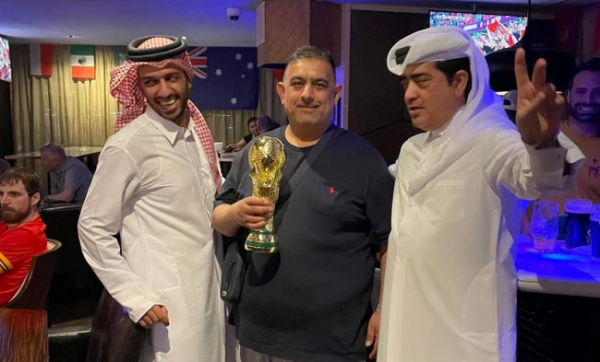 Suporter Inggris di Qatar Dapat Berkah, Pakai Kaos Klub Wolver Malah Diundang Pesta di Rumah Sultan