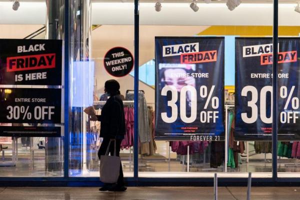 Imbas Inflasi, Warga AS Ngirit Belanja di Acara Black Friday Walau Banyak Diskon