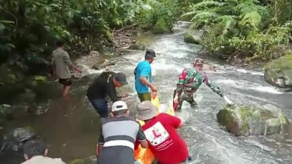 Mayat Tanpa Busana Diketemukan Pemancing di Aliran Sungai Air Terjun Lider Banyuwangi