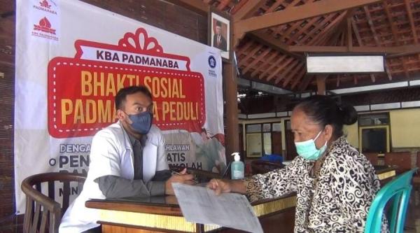 Alumni SMA 3 Padmanaba Yogyakarta Gelar Baksos di Malang