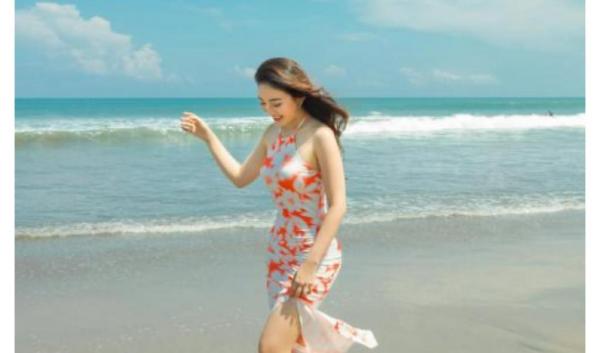 Natasha Wilona Unggah Potret Seksinya di Pantai Saat Liburan