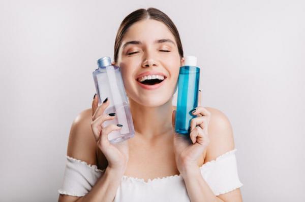 Sering Dikira Sama, Apa Perbedaan Toner dan Essence dalam Skincare?