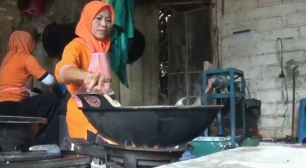 Ubah Rajungan Jadi Krupuk Gurih dan Renyah Khas Tuban