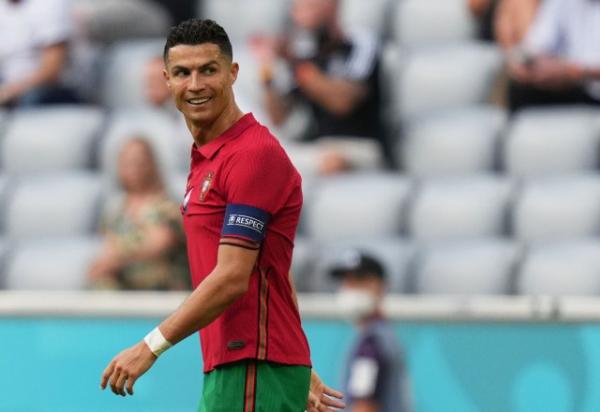 Hormati Umat Islam, Ronaldo Tolak Mentah-Mentah Pakai Ban Kapten LGBT