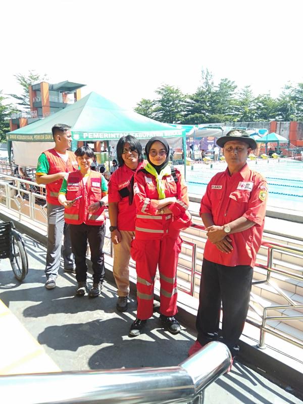 Totalitas Tugas Tim Kesehatan Dinkes dan PMI Kabupaten Bogor di Arena Peparda  Jabar 2022