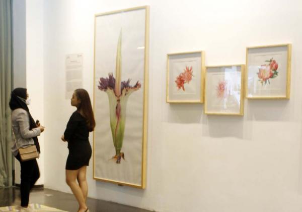Belasan Karya Seniman Botani Eunike Nugroho Hiasi Ruang Pajang Artotel TS Suites Surabaya