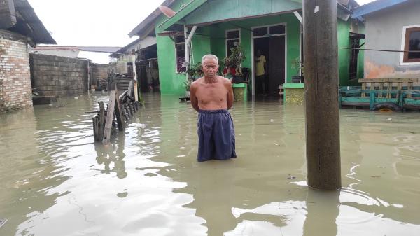 BPBD Ingatkan Warga Kampung Tanjung Laut Bangka Barat Ancaman Banjir Rob
