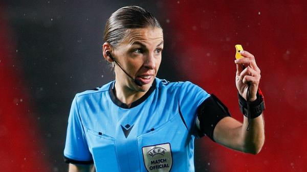 FIFA Bikin Sejarah, Stephanie Frappart Wanita Pertama Pimpin Pertandingan Piala Dunia  
