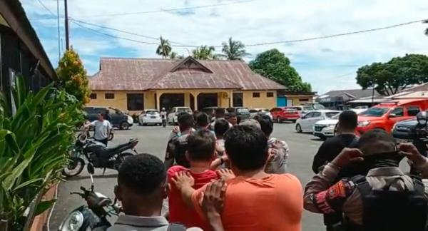 Puluhan Pekerja Ditangkap Polisi dalam Operasi Penegakan Hukum Penambangan Emas Ilegal di Manokwari