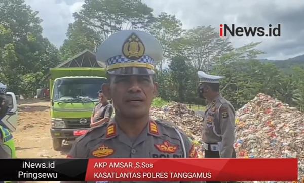 Video Anggota Satlantas Polres Tanggamus Memberikan Bantuan Sembako Kepada Masyarakat Membutuhkan
