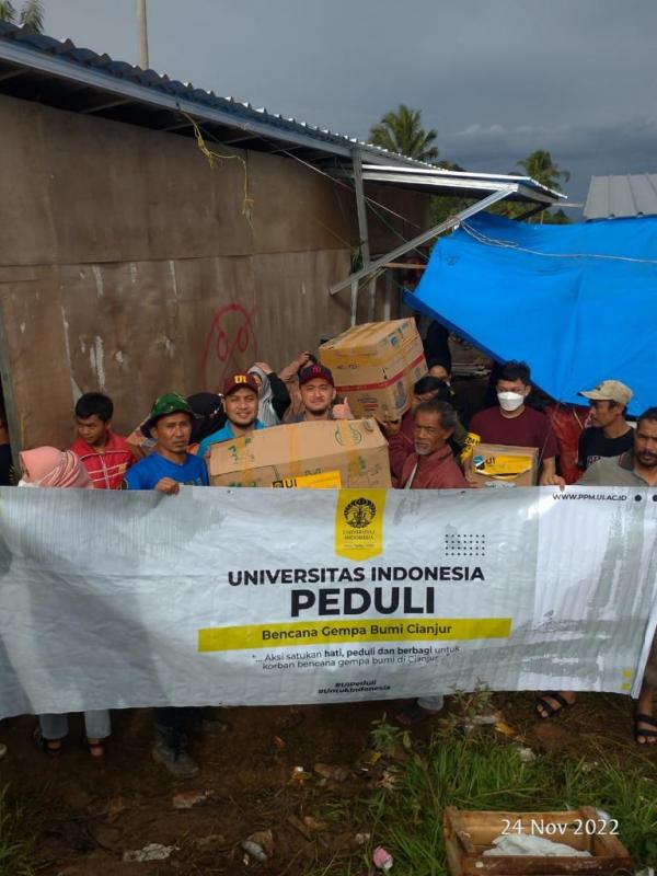 Tim UI Peduli dan BEM UI Berikan Bantuan Pada Korban Gempa Cianjur