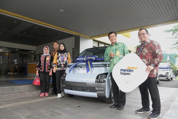 Pertebal DPK, Bank Mandiri Taspen Beri Hadiah Nasabah Mobil Listrik