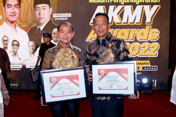 Bupati Belitung Timur Terima Penghargaan Satyalencana Aditya Karya Mahatva Yodha