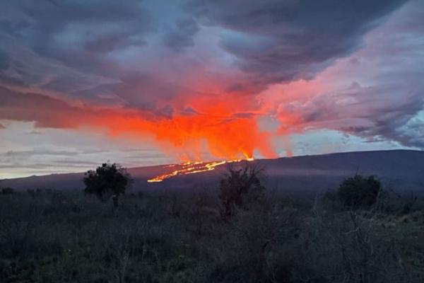 Semburan Lava Setinggi 60 Meter dari Mauna Loa Hawaii, Begini Penampakannya