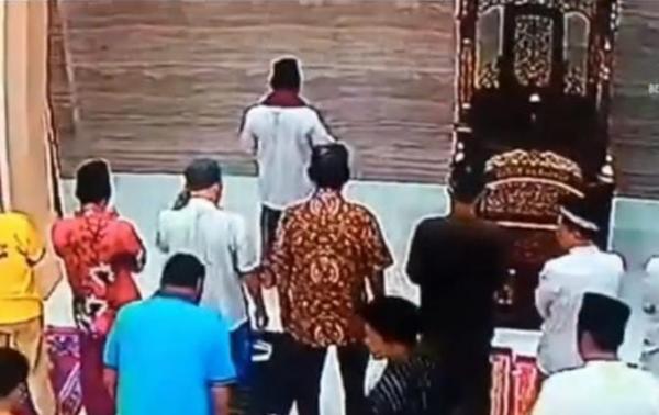 Tega! Imam Masjid di Pondok Gede Bekasi Dipukul OTK Saat Pimpin Shalat Maghrib Berjamaah