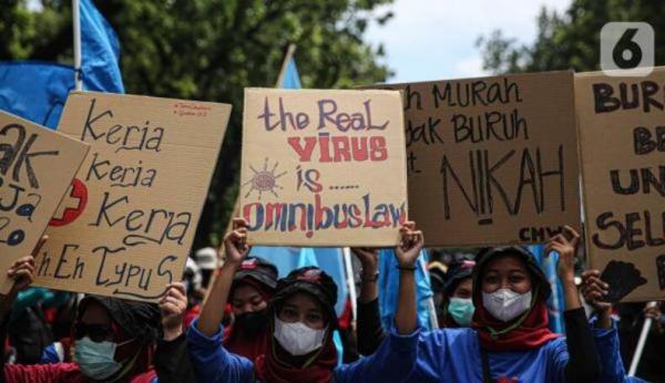Buruh Demo Tuntut Kenaikan UMK 13 Persen di Karawang